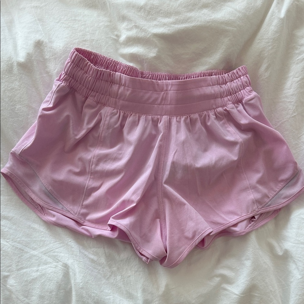 Lululemon Athletica Light Pink Low Rise Women's Hottie Hot Shorts 2.5 Inch